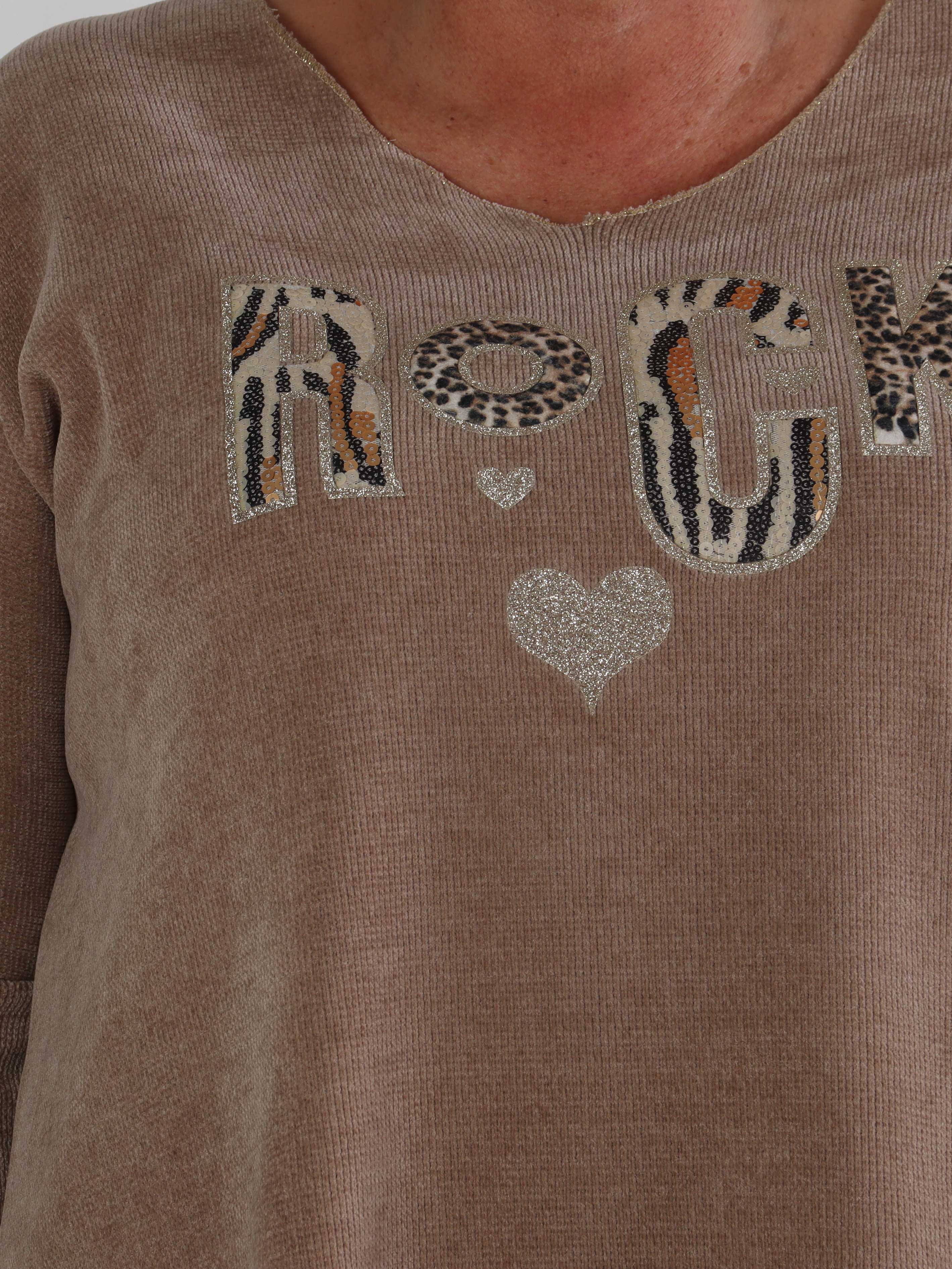 Rocka - Plus size kjole i blød strik med motiv